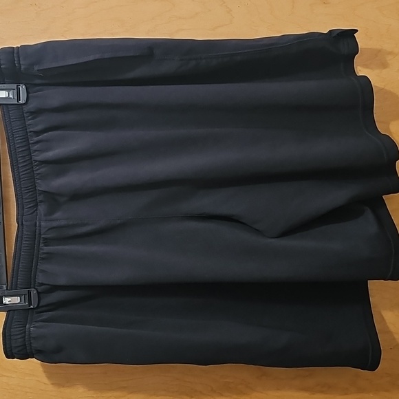 Champion Shorts w Drawstring - Picture 3 of 3